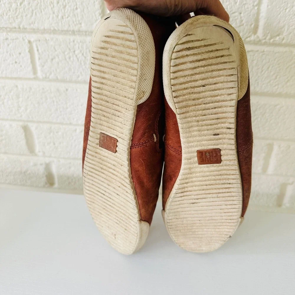 Frye Melanie Slip On Sneakers Cognac Brown Distressed Leather Loafers Shoes